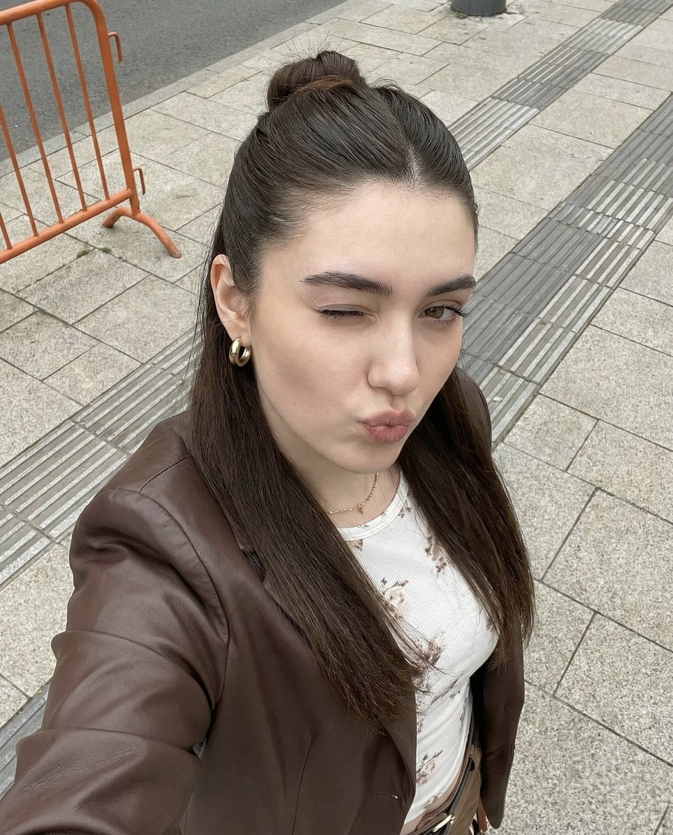 Photorealistic Selfie with Identity Lock and Soft Glam Makeup
